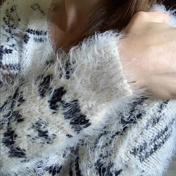 💛 SO SOFT* Cream and black snowflake knit sweater - Picture 13 of 15
